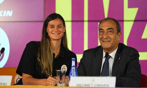 Galatasaray Kadın Voleybol Takımı'nda Beş Yeni İmza Töreni