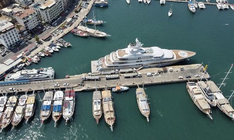 Mayan Queen 4 Lüks Yat Fethiye'de Yakıt İkmalinde