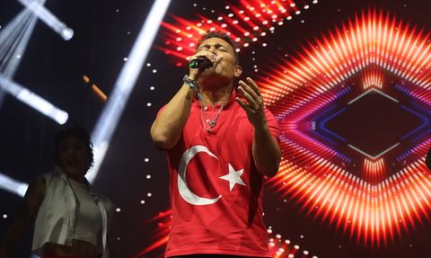 Mustafa Sandal Bursa'da Zafer Bayramı Konseri Verdi