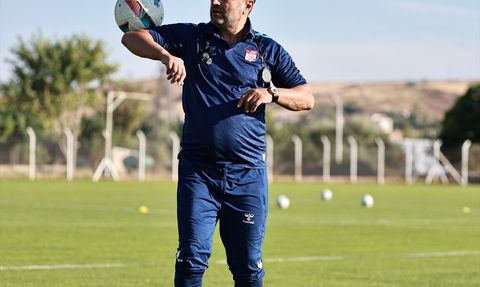 Sivasspor Teknik Direktörü Bülent Uygun'dan Önemli Transfer Açıklamaları