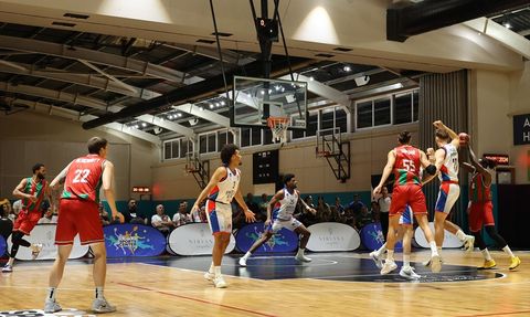 17. TÜBAD Mehmet Baturalp Turnuvası: Karşıyaka Anadolu Efes'i Yendi