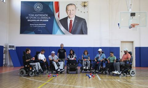 Bedensel Engelli Lütfiye'nin Boccia Başarısı