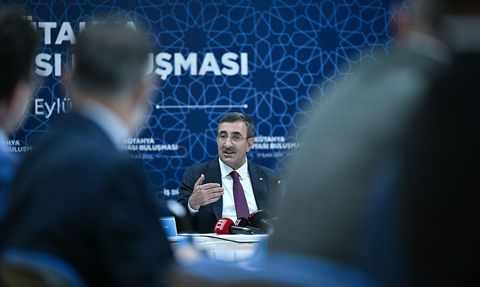 Cevdet Yılmaz, Kütahya İş Dünyası Buluşması'nda Gelecek Beklentilerini Açıkladı