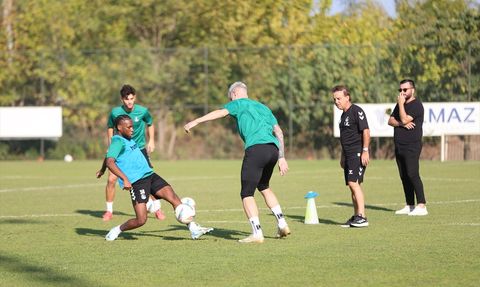 Sakaryaspor, Ümraniyespor Maçı İçin Hazırlıklarını Sürdürüyor