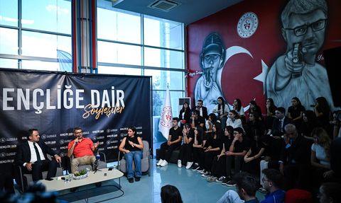 Şevval İlayda Tarhan ve Yusuf Dikeç, Ankara'da Gençlerle Buluştu
