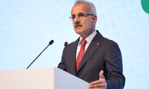 Ulaştırma ve Altyapı Bakanı Uraloğlu, Sürdürülebilir Ulaştırma Zirvesi'nde Konuştu