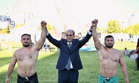 19. Uluslararası Turgut Özal Karakucak Güreşleri'nin Başpehlivanı Samet Özaslan Oldu