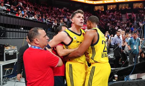 Fenerbahçe Beko, Anadolu Efes'i Deplasmanda Geçti