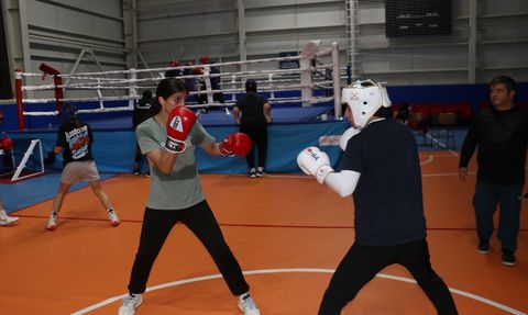Genç Kadın Boks Milli Takımı Dünya Şampiyonası İçin Hazırlanıyor