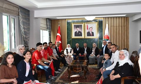 Halterde Avrupa Şampiyonu Harun Algül, Şırnak'ta Görkemli Bir Karşılama Töreniyle Geldi