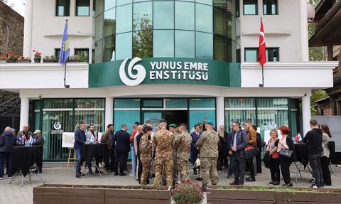 Kosova’da ‘Osmanlı Belgelerinde İpek Şehri’ Sergisi Açıldı