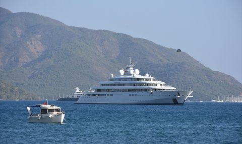 Marmaris'te 'Golden Odyssey' Mega Yatı Demirledi