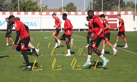 Samsunspor'un Kaptanı Zeki Yavru: "Ligi Güvenli Yerde Bitirmek Önceliğimiz"