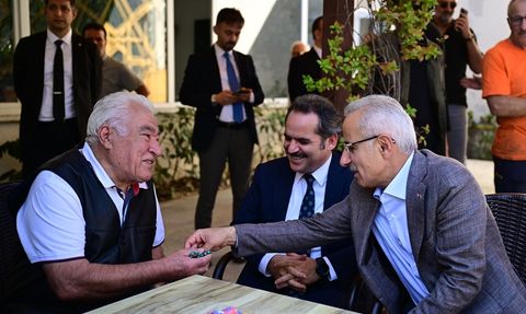 Ulaştırma ve Altyapı Bakanı Uraloğlu İstanbul'da Muhtarlarla Buluştu