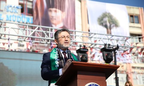 Bakan Yumaklı'dan Zeytin Üretimi Açıklamaları: 2024 Beklentileri