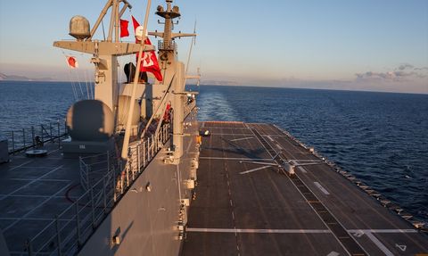 Bayraktar TB3, Kısa Pistli Gemiden İlk İHA İniş-Kalkışını Gerçekleştirdi