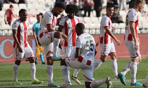 Çaykur Rizespor, Sivasspor'u İlk Yarıda Geride Bıraktı