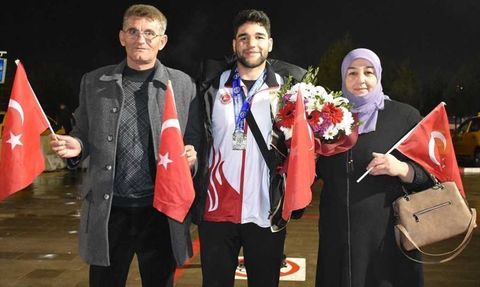 Hakan Koç'un Avrupa İkinciliği Coşkuyla Kutlandı