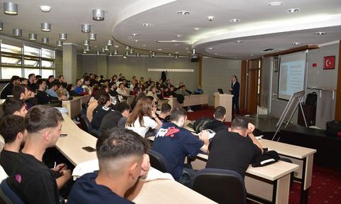 Semra Aksu Öğrencilerle Buluştu