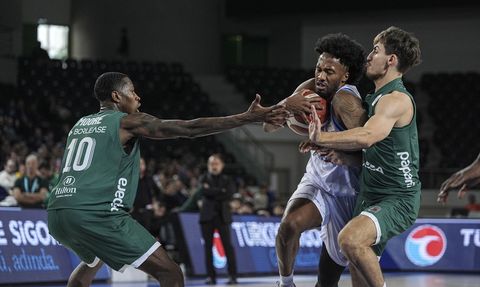 Türk Telekom'dan Dört Dörtlük Performans: Darüşşafaka'yı Farklı Yendi