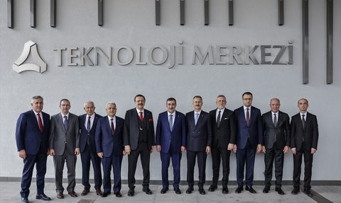 Türkiye'nin İlk Kuantum Bilgisayarı Tanıtıldı