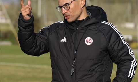 Antalyaspor'un İlk Yarı Performansı: İç Sahada Yükseliş