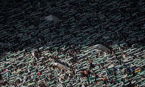 Bursaspor-Karşıyaka Maçında Taraftar Coşkusu