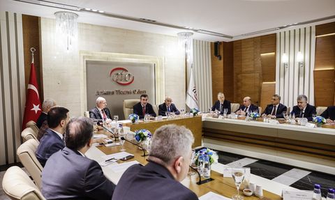 Cumhurbaşkanı Yardımcısı Yılmaz, ATO Yönetimiyle Ekonomi Üzerine Görüşmelerde Bulundu