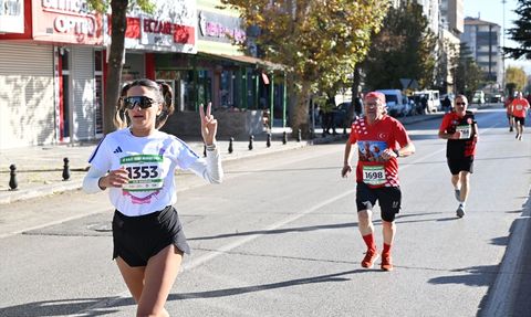 Gaziantep'te 6. Gazi Yarı Maratonu ve Halk Koşusu Başarıyla Tamamlandı