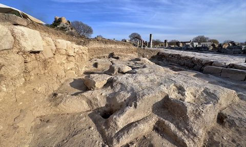 Kastabala Antik Kenti'nde Tarihi Açık Hava Kült Alanı Açığa Çıkarıldı