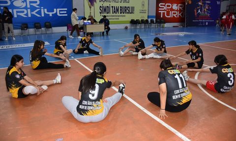 Şırnaklı Milli Basketbolcu Mehmet Özcan, Gençleri Spora Kazandırmak İçin Mücadele Ediyor