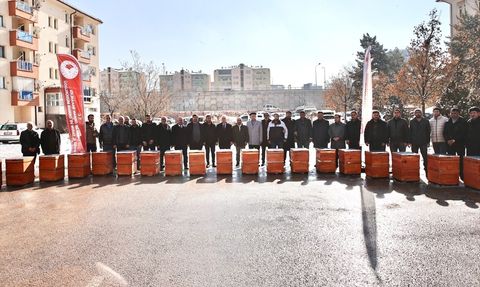 Sivas'ta Arıcılara Kovan Desteği Verildi