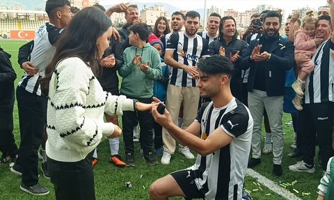 Adana'da Amatör Futbolcu Evlilik Teklifiyle Gündeme Geldi