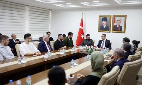 Bakan Bayraktar Sinop'ta Nükleer Mühendislerle Buluştu