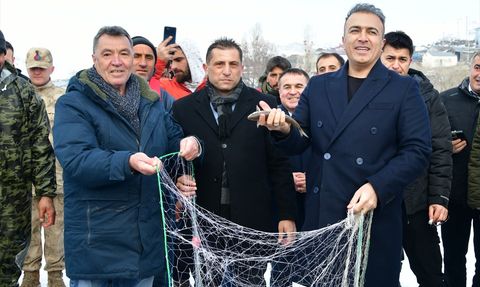 Çıldır Gölü'nde Buz Üzerinde Fotoğraf Sergisi