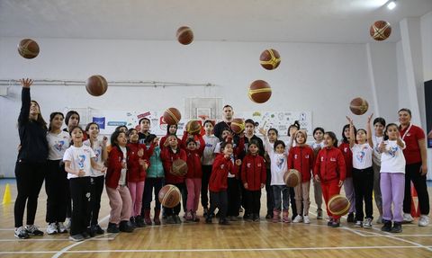 Diyarbakır'da Dezavantajlı Kız Öğrencilere 1500 Spor Fırsatı