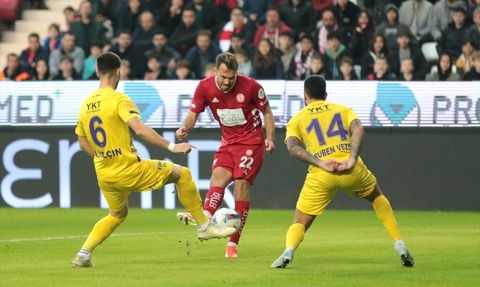 Eyüpspor'dan Antalyaspor'a Farklı Yenilgi