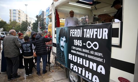 Ferdi Tayfur Anısına Lokma Dağıtıldı