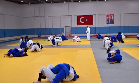 Genç Kadın Judo Milli Takımı Trabzon'da Hazırlıklarını Sürdürüyor