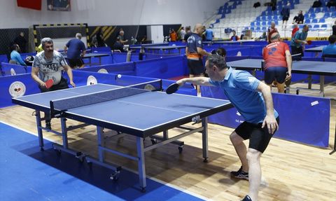 Mersin'de 4. Veteran Masa Tenisi Turnuvası Başladı
