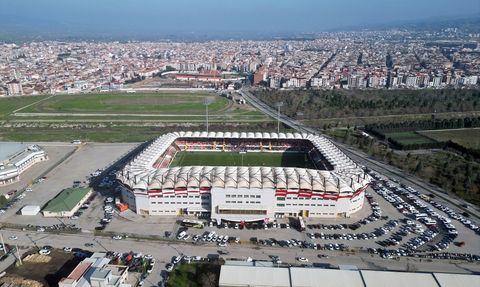 Turgutlu Şehir Stadı'nda Tarihi Maç
