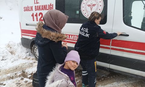 Amasya'da Kardan Kapanan Mezradaki Hasta İçin Ekipler Seferber Oldu