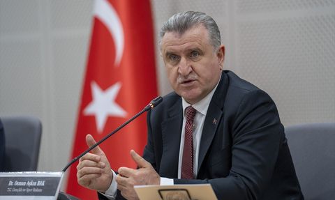 Gençlik ve Spor Bakanı Bak, Yapay Zeka Stratejileri Üzerine Konuştu