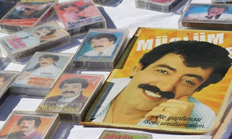 İzmir'de Müslüm Gürses Anma Programı Düzenlendi