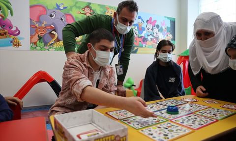 Kayseri Şehir Hastanesi'nde Lösemili Çocuklara Zeka Oyunları Etkinliği