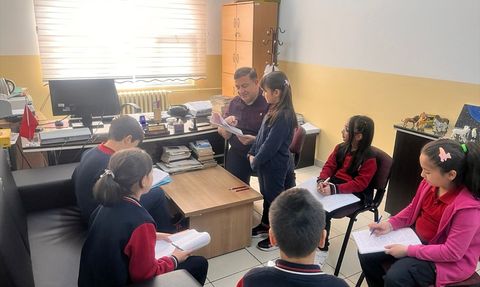 Mamak'taki Öğrencilerden "Nilüfer'in Portakal Çocukları" Hikaye Kitabı