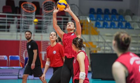 Nilüfer Belediyespor'un Hedefi Galatasaray Galibiyeti ile Düşme Hattından Kurtulmak