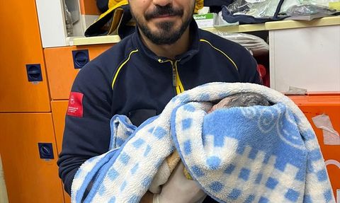 Şanlıurfa'da Ambulans Doğumu: İki Kadın Bebeğine Sağlıkçının Ismini Verdi