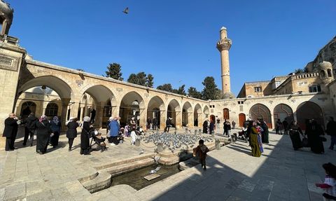 Şanlıurfa'da Balıklıgöl'de Güneşli Havada Keyifli Anlar