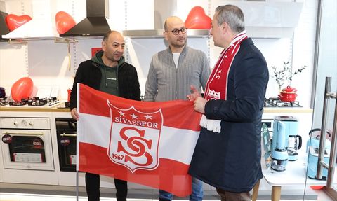 Sivas'ta Sevgililer Günü Kutlaması: Belediye Başkanı Uzun'dan Sivasspor'a Destek